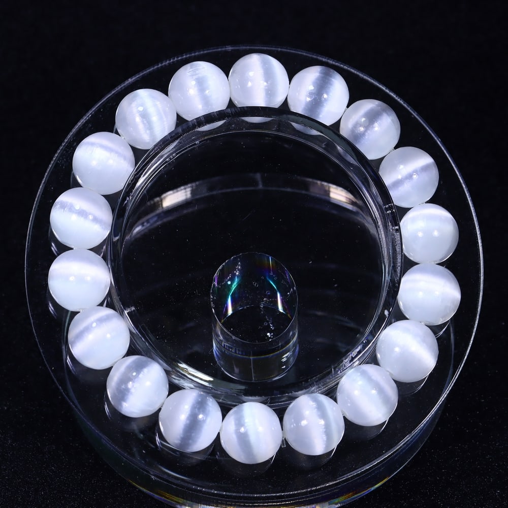 26g Selenite Bracelet - Polished Beads , 661E: Ksmith Heritage Auctioneers Subject: Natural Selenite Carat Weight: 26g