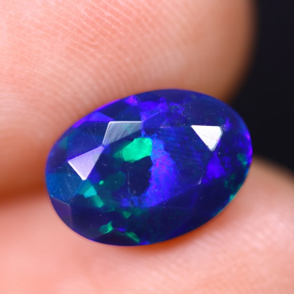 1.86Ct Welo Black Faceted Opal Polished - Ethiopian Opal , 859E: Ksmith Heritage Auctioneers Subject: Natural Ethiopian Welo Black Opal Origin: Ethiopia Carat Weight: 1.86Ct Dimension: 10.2x7.5x5 mm Treatment: Smoked Type: Faceted, Poli