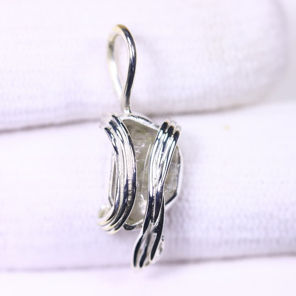 2.35g Crystal Rock Wire Wrap Pendant - 925 Silver , 874E (1 of 2)