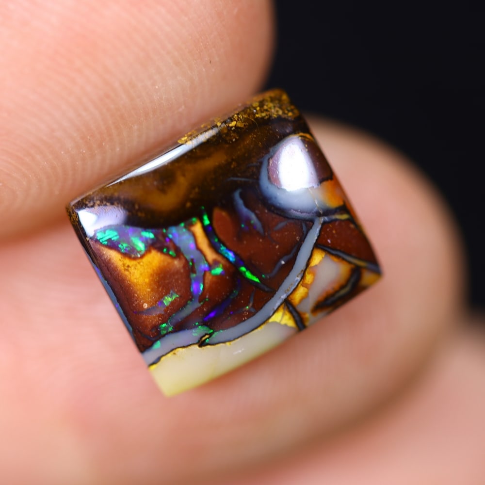*2.90Ct Boulder Opal - Australian Opal, 850B: Ksmith Heritage Auctioneers Subject: Natural Boulder Opal Origin: Australia Carat Weight: 2.90Ct Dimension: 10.3x9.2x3 mm Treatment: Natural Untreated Type: Cabochon, Polished<