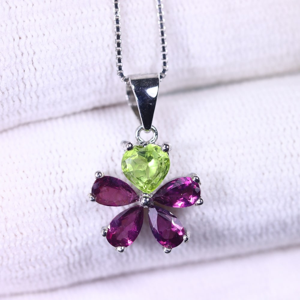 18inches Necklace Rhodolite Garnet & Peridot - 925 Sterling Silver - Plated 14K White Gold , 437E: Ksmith Heritage Auctioneers Subject: Natural Rhodolite Garnet & Peridot Origin: Thailand Carat Weight: 2.52g Dimension: Gemstone 3x5mm Type: Necklace