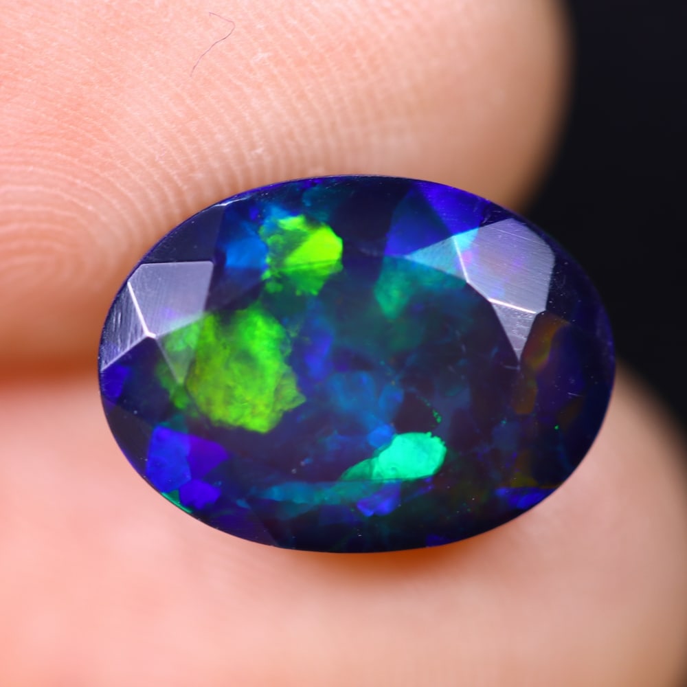3.19Ct Welo Black Faceted Opal Polished - Ethiopian Opal , 689E: Ksmith Heritage Auctioneers Subject: Natural Ethiopian Welo Black Opal Origin: Ethiopia Carat Weight: 3.19Ct Dimension: 12.7x9.3x5.6 mm Treatment: Smoked Type: Faceted, Po