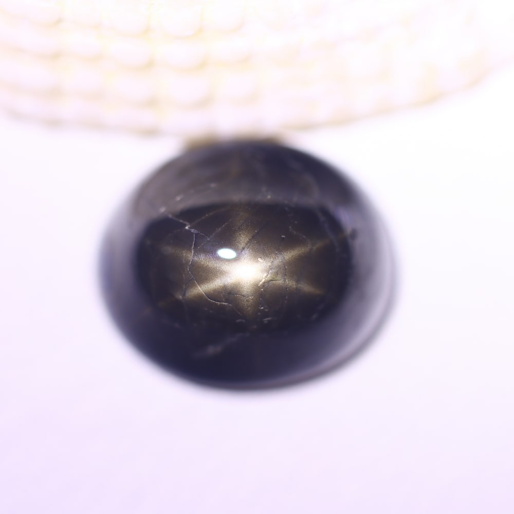 4.79cts 6 Rays Black Star Sapphire , 418E: Ksmith Heritage Auctioneers Subject: Natural 6 Rays Star Sapphire Origin: Myanmar Carat Weight: 4.79cts Dimension: 10.1x8.6x5.4 mm Treatment: Diffusion Type: Cabochon, Pol