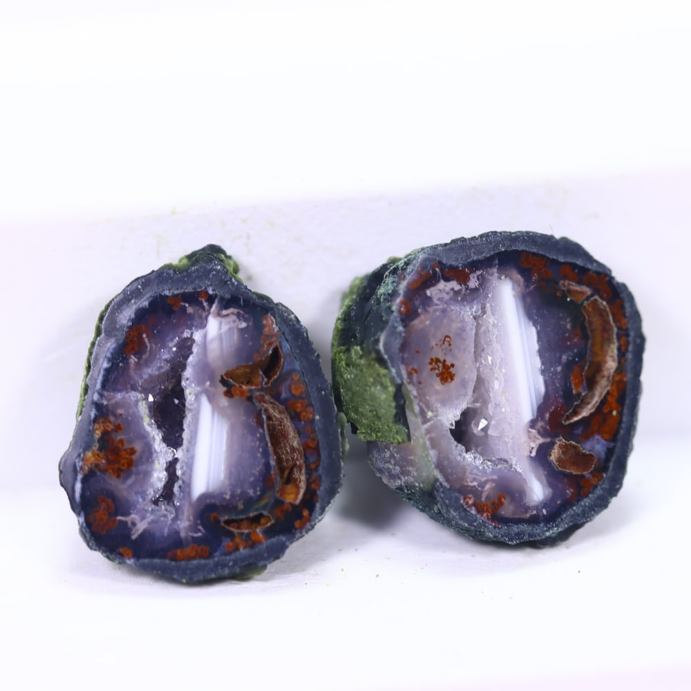 3.92g Mexican Geode Druzy - Mineral Rough , 748E: Ksmith Heritage Auctioneers Subject: Natural Mexican Geode Druzy Origin: Mexico Carat Weight: 3.92g Dimension: 16x13 mm Treatment: Natural Untreated Shape: Freeform