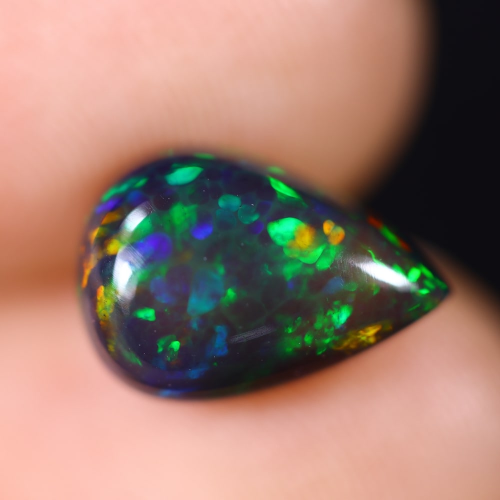 2.31Ct Welo Black Opal Polished - Ethiopian Opal , 936E: Ksmith Heritage Auctioneers Subject: Natural Ethiopian Welo Black Opal Origin: Ethiopia Carat Weight: 2.31Ct Dimension: 11.1x7.6x5.5 mm Treatment: Smoked Type: Cabochon, P