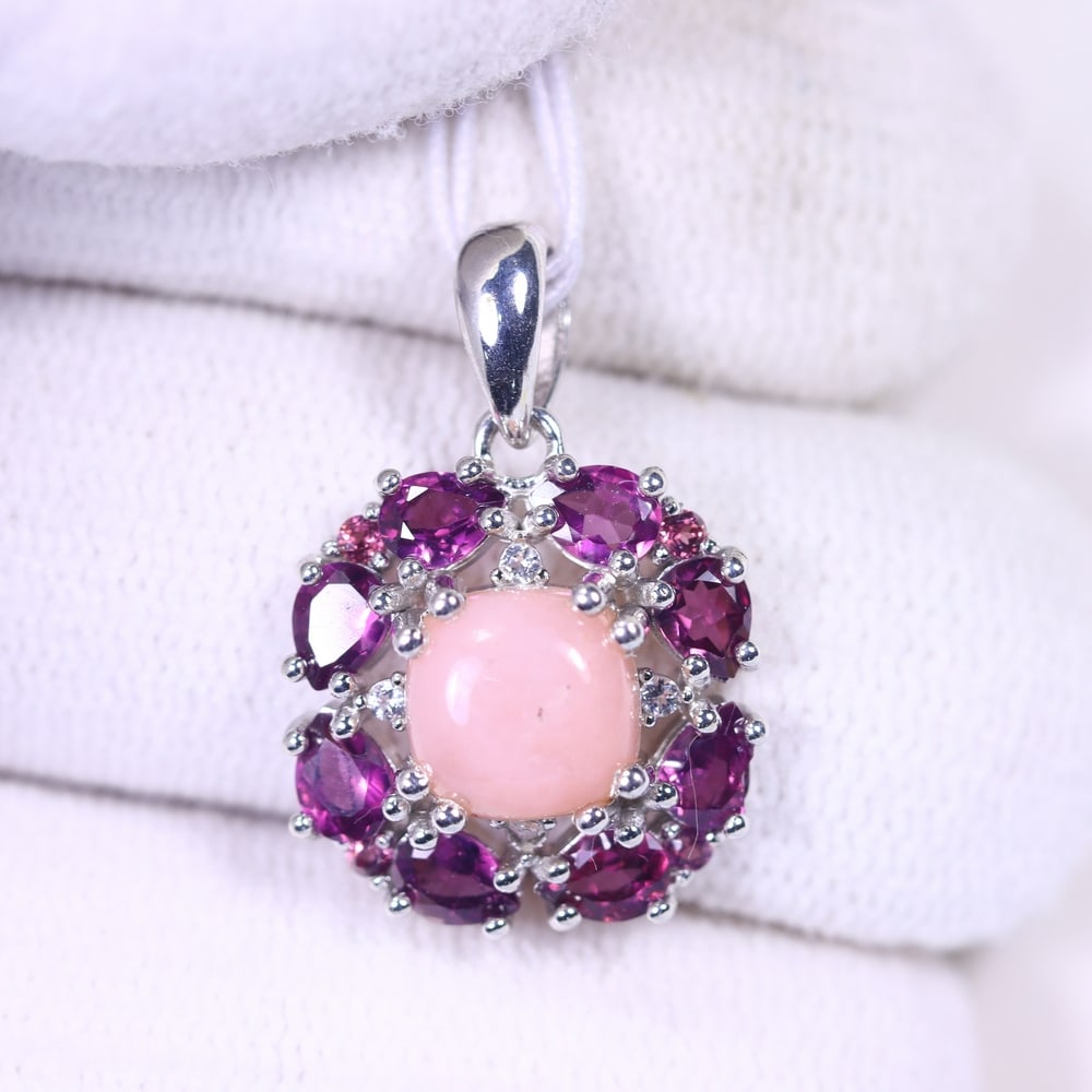 Pendant Opal & Rhodolite - 925 Sterling Silver , 746E: Ksmith Heritage Auctioneers Subject: Natural Opal & Rhodolite Garnet Origin: Thailand Carat Weight: 12.48ct Dimension: Gemstone 6.5mm Type: Pendant
