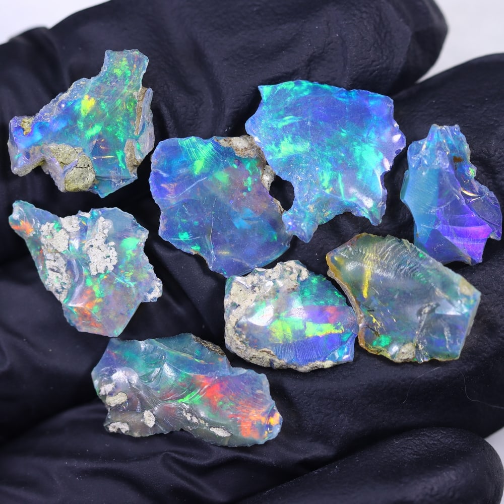 13.5Ct Smoked Rough Opal Specimen - Ethiopian Opal - Mineral Rough , 875E: Ksmith Heritage Auctioneers Subject: Natural Rough Opal Origin: Ethiopia Carat Weight: 13.5Ct Dimension: 14x10x2 mm Treatment: Smoked Shape: Freeform Type: Rough