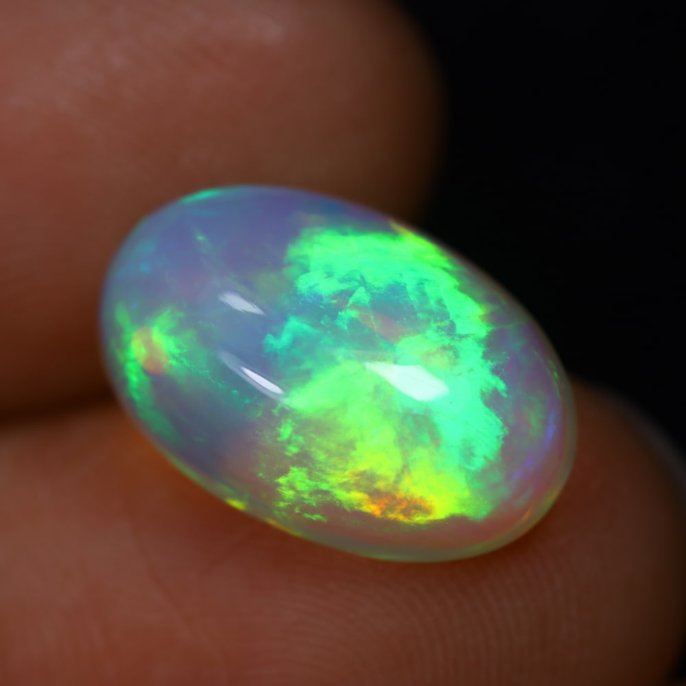 4.21Ct Welo Opal Polished - Ethiopian Opal, 906B: Ksmith Heritage Auctioneers Subject: Natural Ethiopian Welo Opal Origin: Ethiopia Carat Weight: 4.21Ct Dimension: 10.1x15.6x5.5 mm Treatment: Natural Untreated Type: Cabochon,