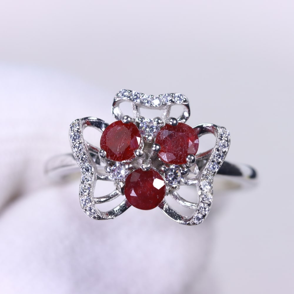 Ring US7.75 Ruby & Zircon - 925 Sterling Silver - White Gold Plated , 274E: Ksmith Heritage Auctioneers Subject: Natural Ruby & Zircon Origin: Thailand Carat Weight: 15.88ct Dimension: Gemstone 1.2-4mm Type: Ring