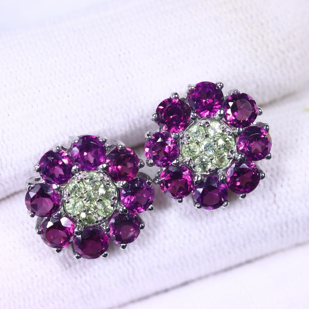 Earrings Rhodolite Garnet Perisot - 925 Sterling Silver - Plated 14K White Gold , 390E: Ksmith Heritage Auctioneers Subject: Natural Rhodolite Garnet, Peridot Origin: Thailand Carat Weight: 3.89g Dimension: Gemstone 1.5-4mm Type: Earrings