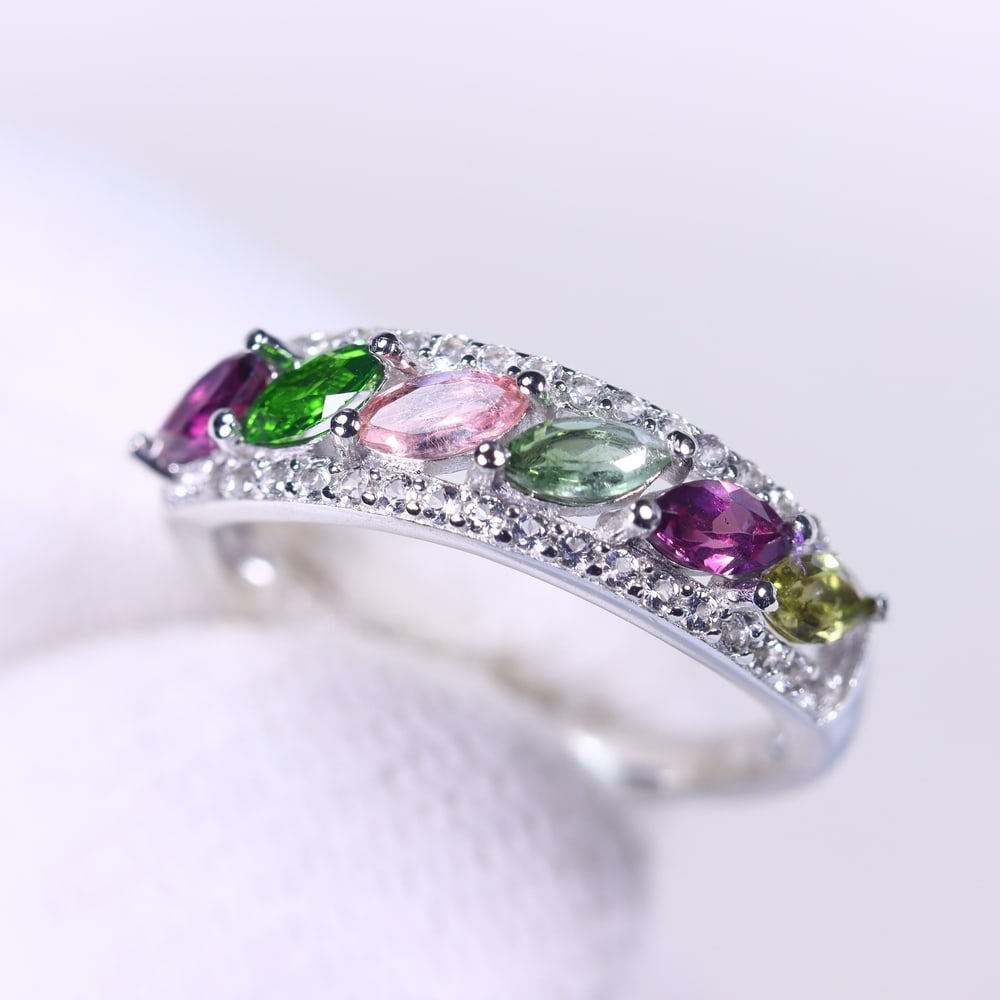 Ring US6 Tourmaline & White Topaz - 925 Sterling Silver , 708E: Ksmith Heritage Auctioneers Subject: Natural Tourmaline & White Topaz Origin: Thailand Carat Weight: 2.24g Dimension: Gemstone 2.5x5mm Type: Ring