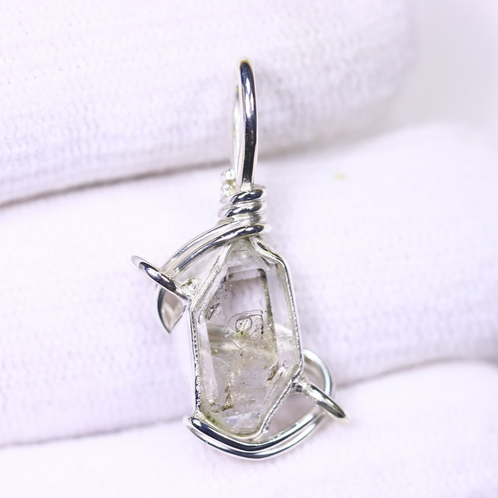 2.25g Crystal Rock Wire Wrap Pendant - 925 Silver , 523E: Ksmith Heritage Auctioneers Subject: Natural Crystal Rock Pendant Origin: Asia Type: Pendant