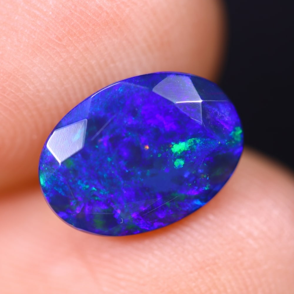 1.40Ct Welo Black Faceted Opal Polished - Ethiopian Opal , 910E: Ksmith Heritage Auctioneers Subject: Natural Ethiopian Welo Black Opal Origin: Ethiopia Carat Weight: 1.40Ct Dimension: 10.6x7.7x4 mm Treatment: Smoked Type: Faceted, Poli