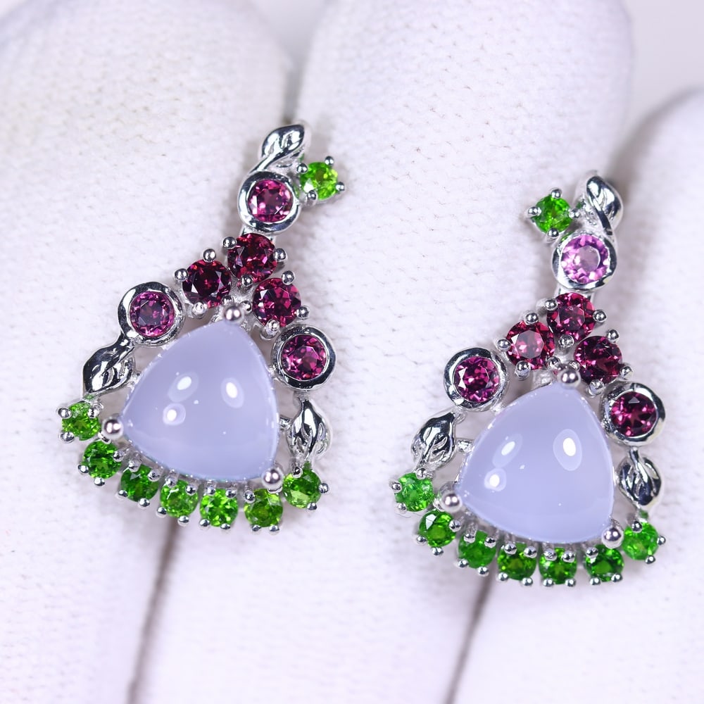 Chalcedony Earrings - 925 Sterling Silver - Plated White Gold, 109B: Ksmith Heritage Auctioneers Subject: Natural Chalcedony, Rhodolite Garnet & Chrome Diopside Origin: Thailand Carat Weight: 28.22ct Dimension: Stones 8x8mm Type: Earrings