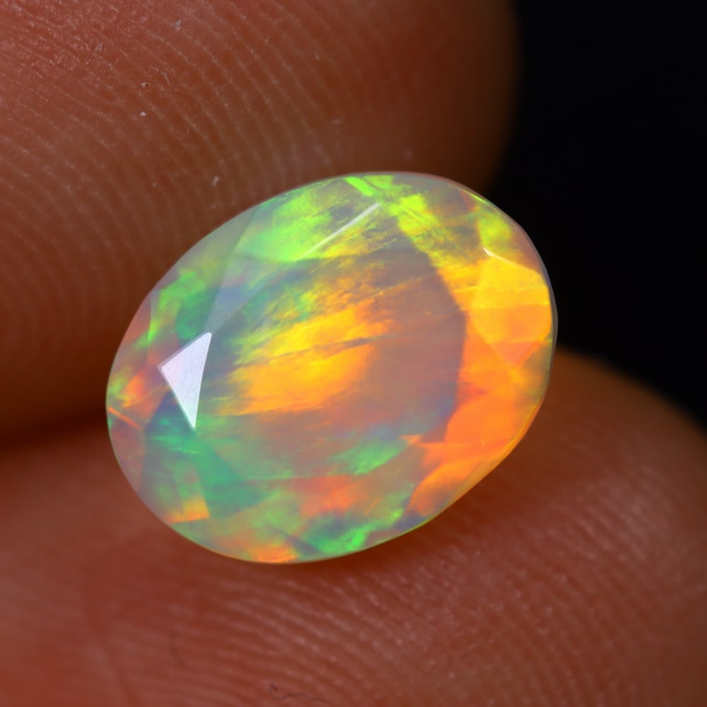 1.27Ct Welo Opal Polished - Ethiopian Opal , 606E: Ksmith Heritage Auctioneers Subject: Natural Ethiopian Welo Opal Origin: Ethiopia Carat Weight: 1.27Ct Dimension: 9.7x7.5x4.2 mm Treatment: Natural Untreated Type: Faceted