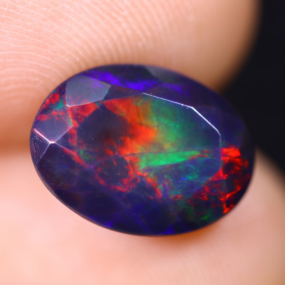 2.74Ct Welo Black Opal Faceted Polished - Ethiopian Opal , 1122E: Ksmith Heritage Auctioneers Subject: Natural Ethiopian Welo Black Opal Origin: Ethiopia Carat Weight: 2.74Ct Dimension: 12.3x9.3x5.8 mm Treatment: Smoked Type: Faceted, Po