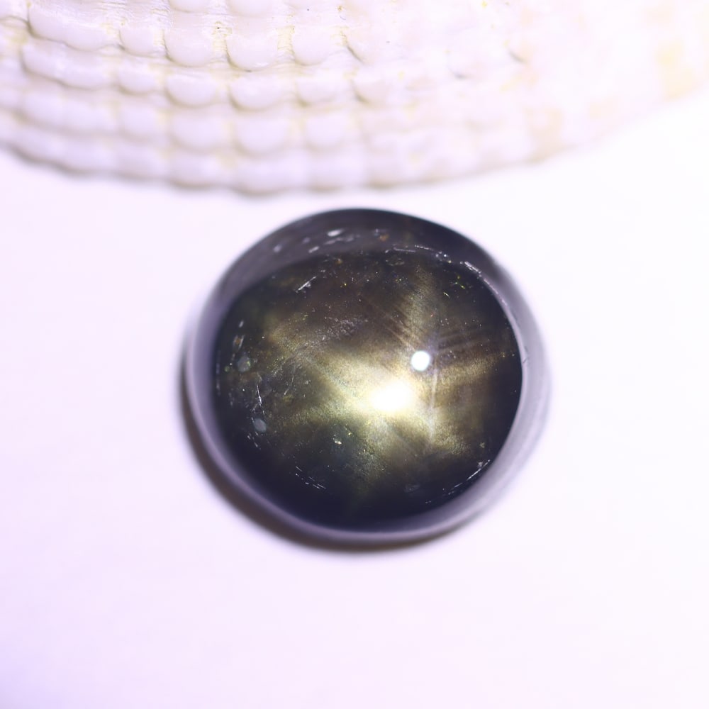 5.66cts 6 Rays Black Star Sapphire , 80E: Ksmith Heritage Auctioneers Subject: Natural 6 Rays Star Sapphire Origin: Myanmar Carat Weight: 5.66cts Dimension: 10x9x5.3 mm Treatment: Diffusion Type: Cabochon, Polishe
