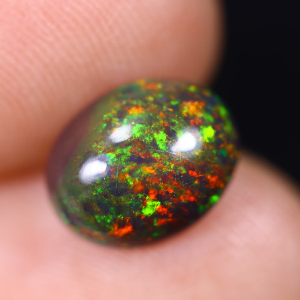 1.43Ct Welo Black Opal Polished - Ethiopian Opal , 684E: Ksmith Heritage Auctioneers Subject: Natural Ethiopian Welo Black Opal Origin: Ethiopia Carat Weight: 1.43Ct Dimension: 9.7x7.6x4 mm Treatment: Smoked Type: Cabochon, Poli