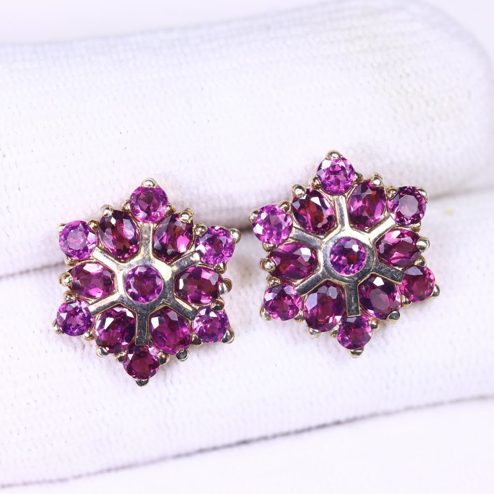 Rhodolite Earrings - 925 Sterling Silver - Rose Gold Plated , 658E: Ksmith Heritage Auctioneers Subject: Natural Rhodolite Origin: Thailand Carat Weight: 28.41ct Dimension: Stone 3-4mm Type: Earrings