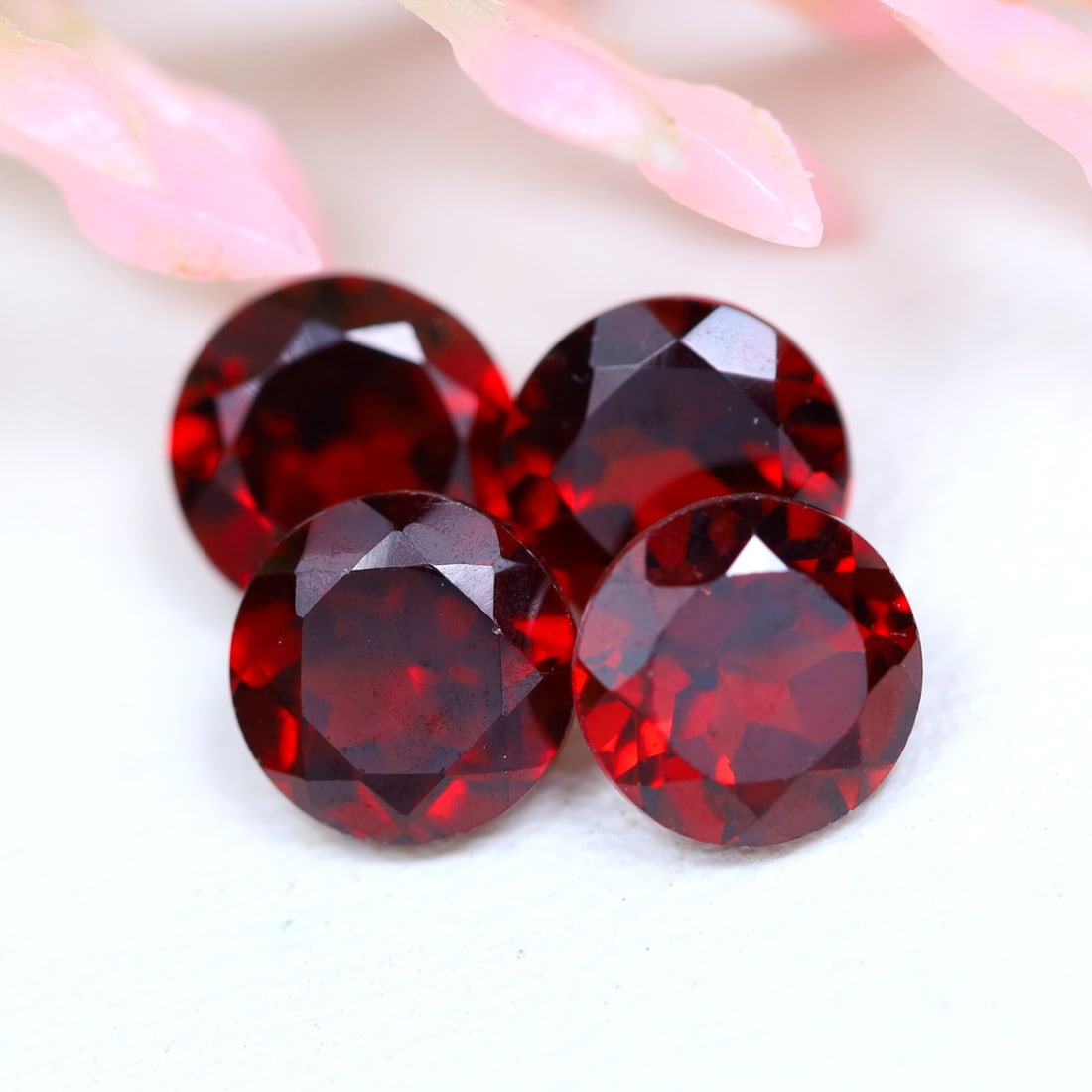 3.31Ct Natural Unheated Red Garnet Lot - Ceylon Gemstone - Round Faceted, 1135A: Ksmith Jewels Global Welcome to our auction house, today auction brought to you by Ksmith Jewels Global based in Penang, Malaysia specialize in all kinds of opal and color gemstone both in manufacturi