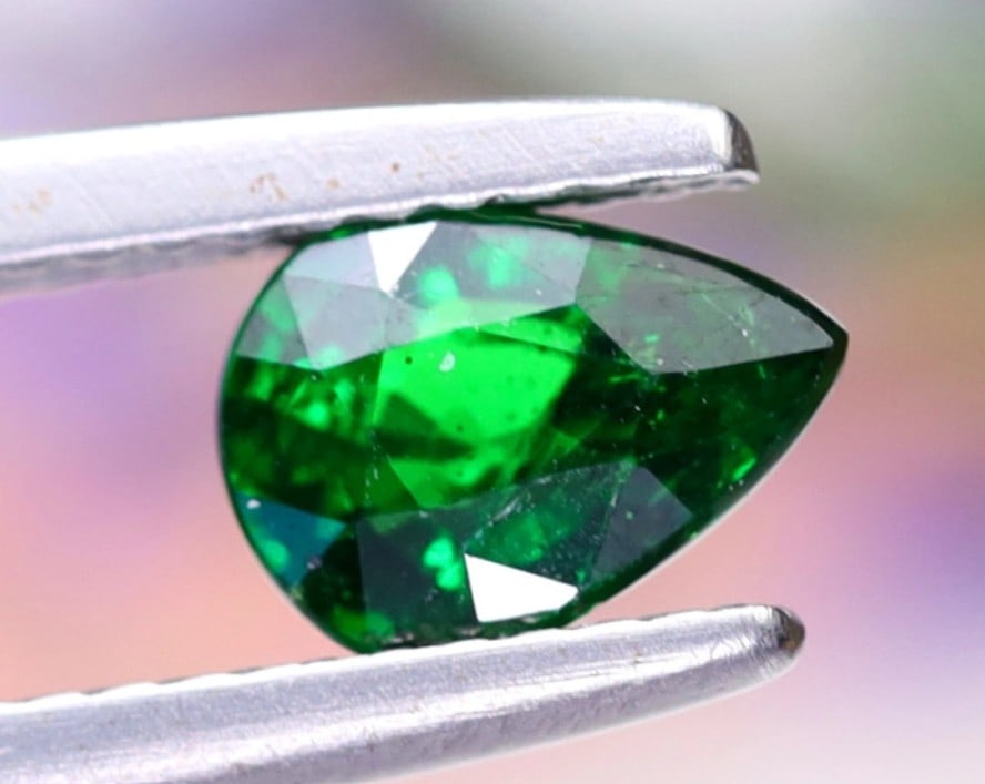 Tsavorite Garnet 1.04Ct Pear Cut Natural Kenya Tsavorite Garnet SI Clarity, 266A: Ksmith Jewels Global Welcome to our auction house, today auction brought to you by Ksmith Jewels Global based in Penang, Malaysia specialize in all kinds of opal and color gemstone both in manufacturi