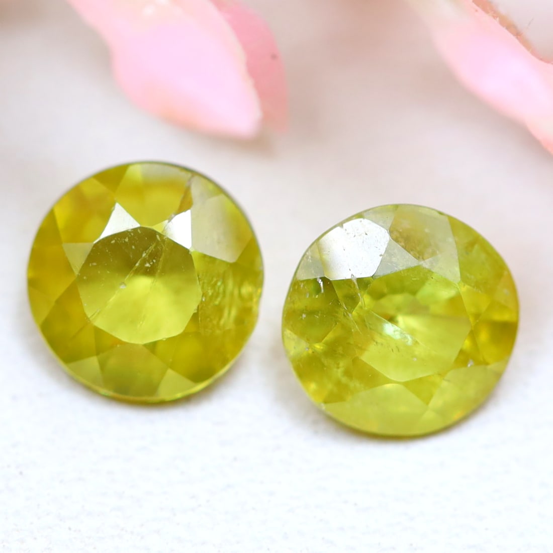 1.33Ct Natural Round Unheated Madagascar Yellow Sphene, 1232MZ: Ksmith Jewels Global Welcome to our auction house, today auction brought to you by Ksmith Jewels Global based in Penang, Malaysia specialize in all kinds of opal and color gemstone both in manufacturi