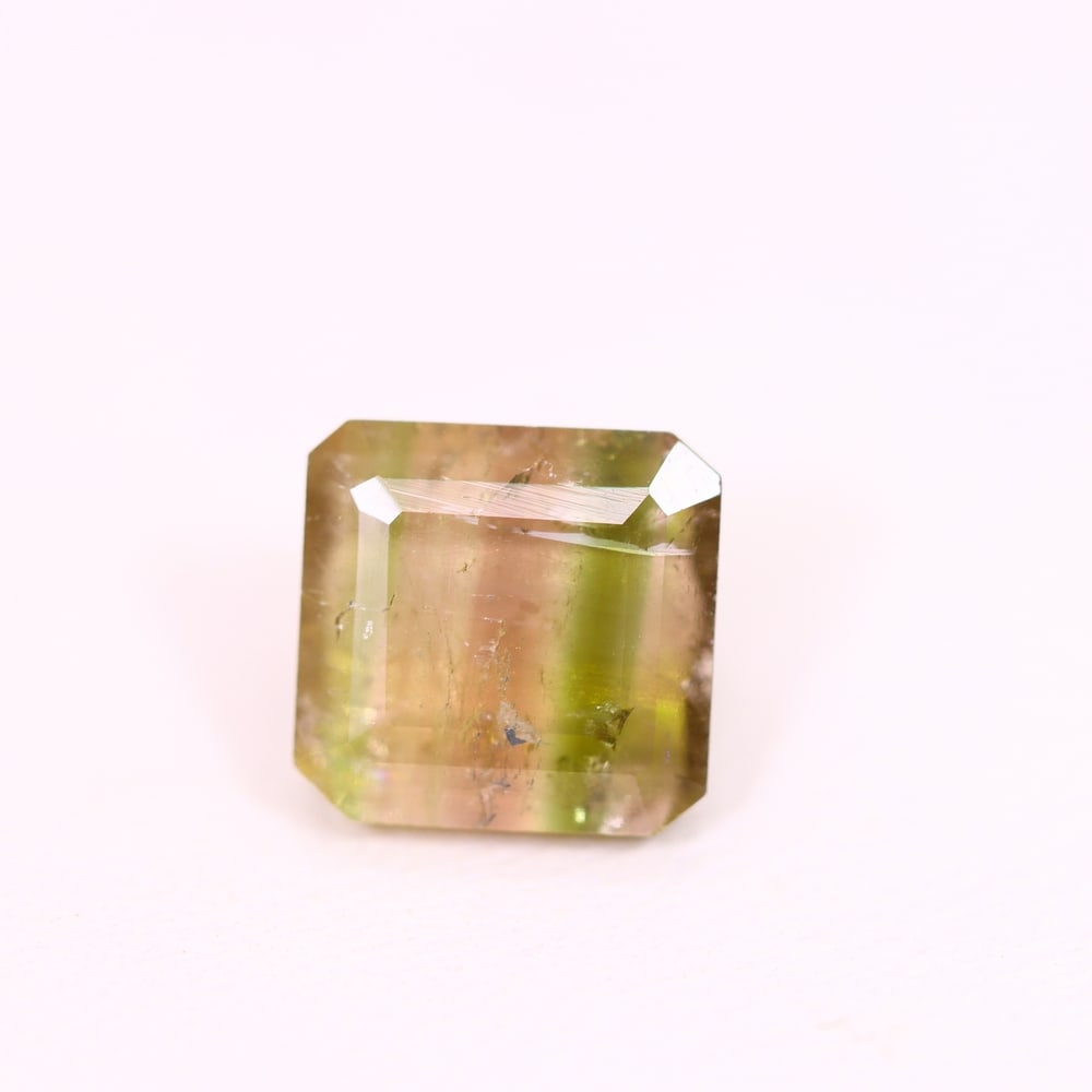 *3.24Ct Natural Watermelon Tourmaline - Bi-Colour Faceted Cut, 139C: Ksmith Heritage Auctioneers Subject: Natural Tourmaline Origin: Africa Carat Weight: 3.24 Ct Dimension: 8.3x8x5.2 mm Type: Faceted, Polished