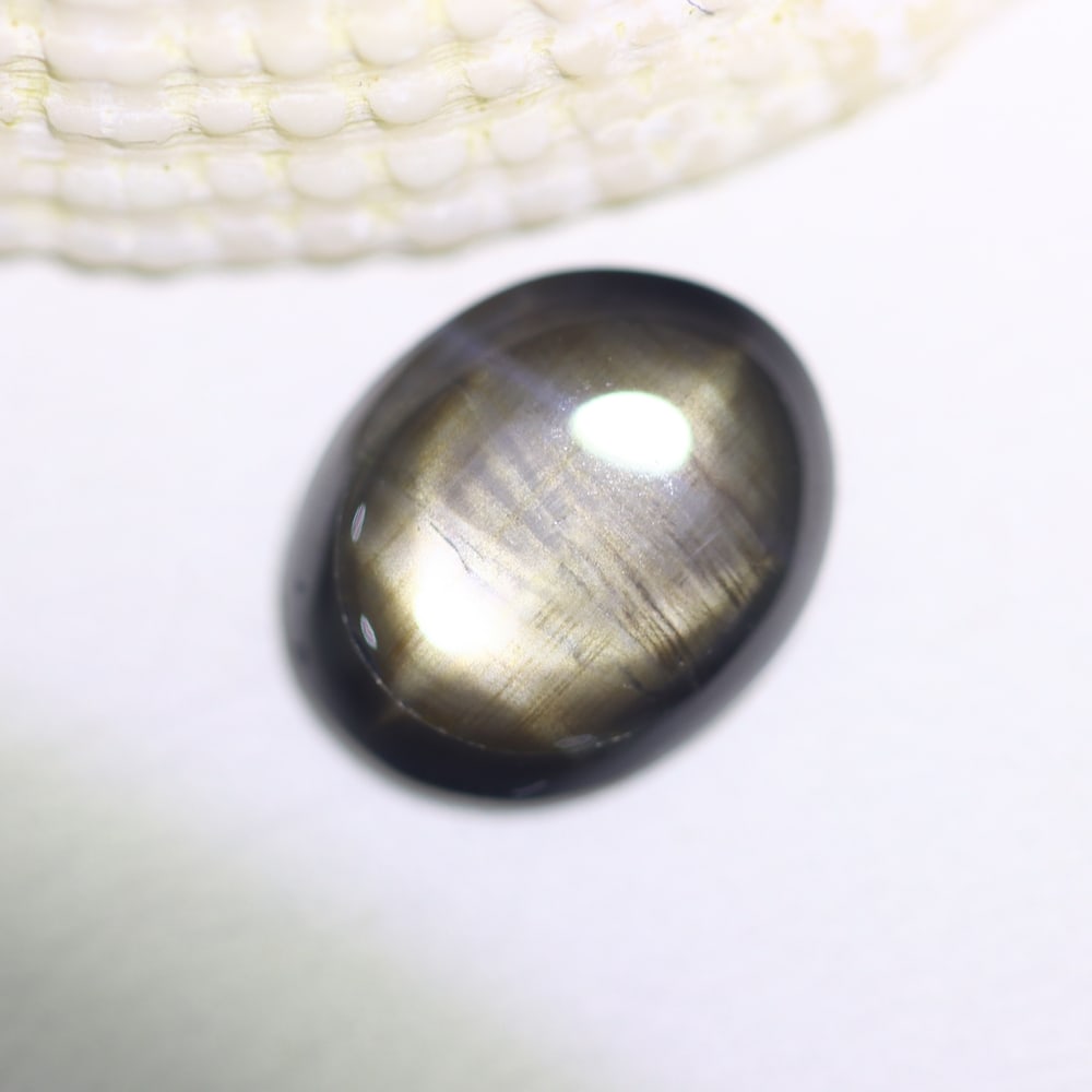 3.14cts 6 Rays Black Star Sapphire , 904E: Ksmith Heritage Auctioneers Subject: Natural 6 Rays Star Sapphire Origin: Myanmar Carat Weight: 3.14cts Dimension: 10.7x8.7x3.1 mm Treatment: Diffusion Type: Cabochon, Pol