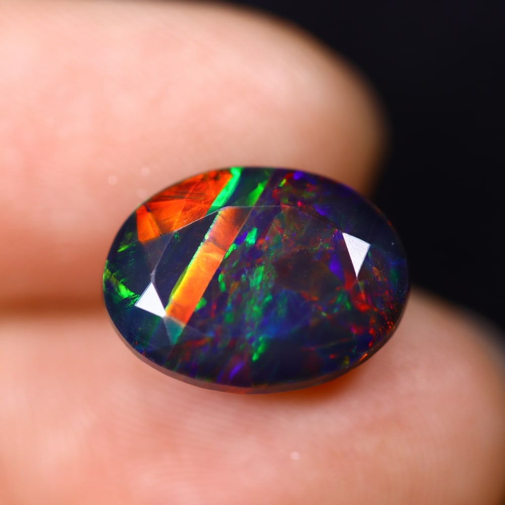 *4.00Ct Smoked Faceted Welo Opal Polished - Ethiopian Opal , 183C: Ksmith Heritage Auctioneers Subject: Natural Ethiopian Welo Opal Origin: Ethiopia Carat Weight: 4.00Ct Dimension: 13.3x10x6.9 mm Treatment: Smoked Type: Faceted, Polished<
