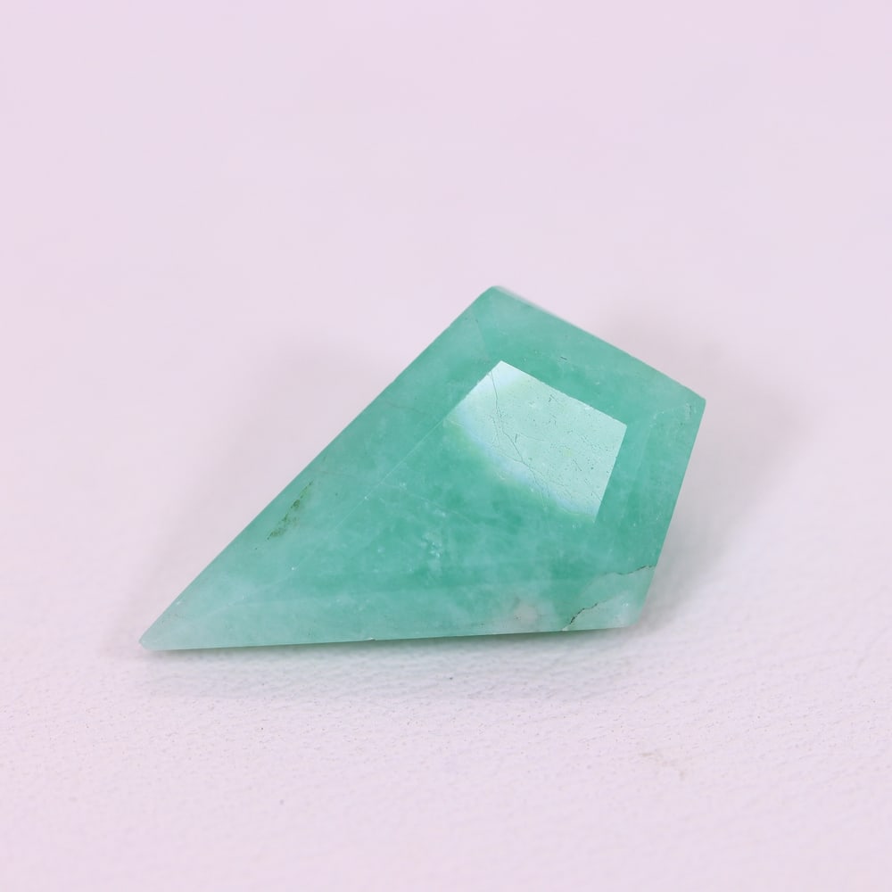 *6.84Ct Brazilian Sakota Emerald - Polished Faceted , 215C: Ksmith Heritage Auctioneers Subject: Natural Sakota Emerald Origin: Brazil Carat Weight: 6.84Ct Dimension: 20.1x12x6.6 mm Treatment: Oiled Type: Faceted, Polished