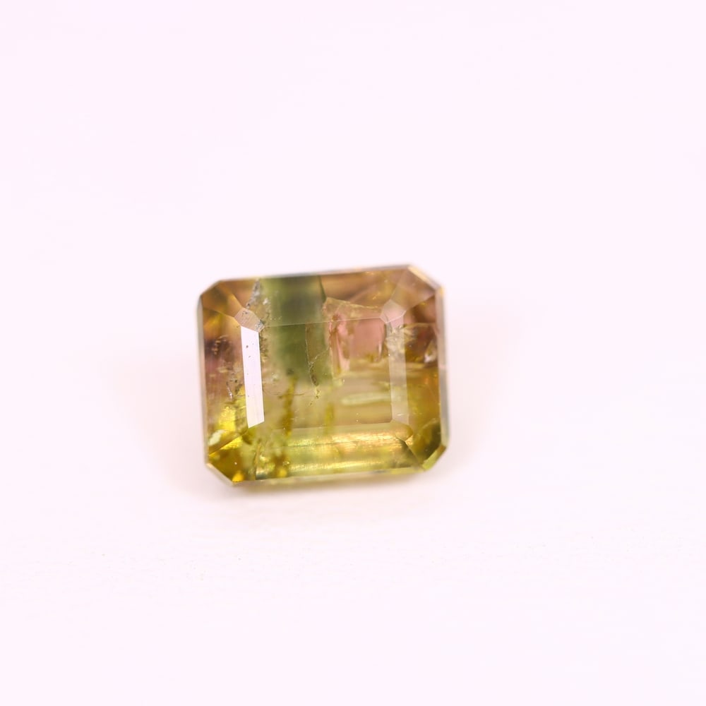 *2.14Ct Natural Watermelon Tourmaline - Bi-Colour Faceted Cut, 154C: Ksmith Heritage Auctioneers Subject: Natural Tourmaline Origin: Africa Carat Weight: 2.14 Ct Dimension: 7.6x6.4x4.8 mm Type: Faceted, Polished
