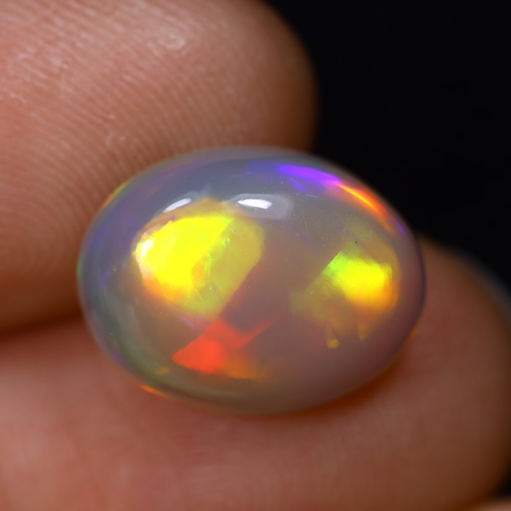 4.28Ct Welo Opal Polished - Ethiopian Opal, 743B: Ksmith Heritage Auctioneers Subject: Natural Ethiopian Welo Opal Origin: Ethiopia Carat Weight: 4.28Ct Dimension: 13.8x10.6x5.6 mm Treatment: Natural Untreated Type: Cabochon,