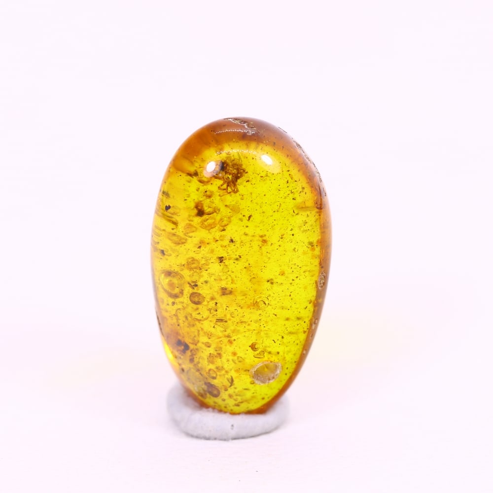 *1.99Ct Natural Million Year Old Baltic Insect Amber, 14x8mm , 225C: Ksmith Heritage AuctioneersSubject: Natural Amber Origin: Lithuania Treatment: None