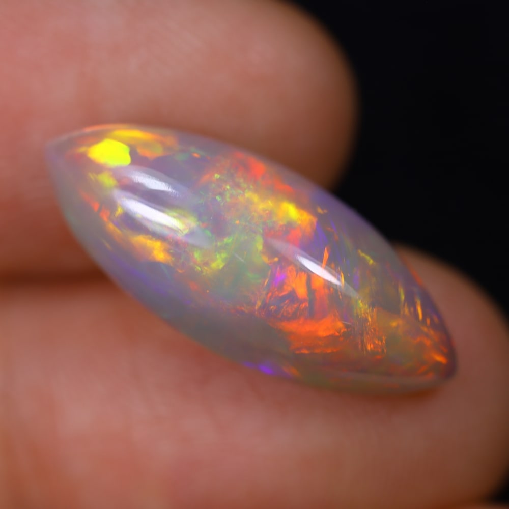 *4.92Ct Welo Opal Polished - Ethiopian Opal, 600B: Ksmith Heritage Auctioneers Subject: Natural Ethiopian Welo Opal Origin: Ethiopia Carat Weight: 4.92Ct Dimension: 20.7x8.7x6.3 mm Treatment: Natural Untreated Type: Cabochon, P