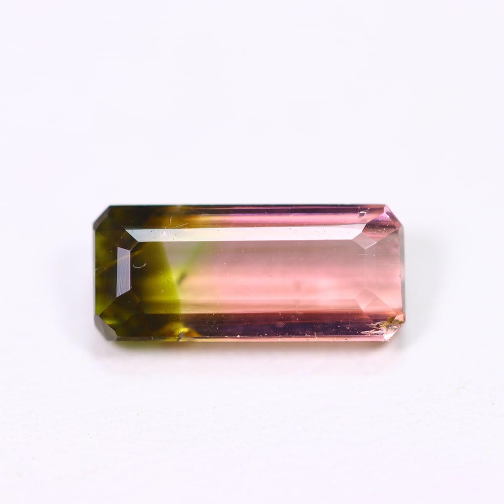 2.09cts Natural Watermelon Tourmaline - Bi-Colour Faceted Cut , 484E: Ksmith Heritage Auctioneers Subject: Natural Tourmaline Origin: Africa Carat Weight: 2.09 cts Dimension: 10.8x4.8x3.6 mm Type: Faceted, Polished