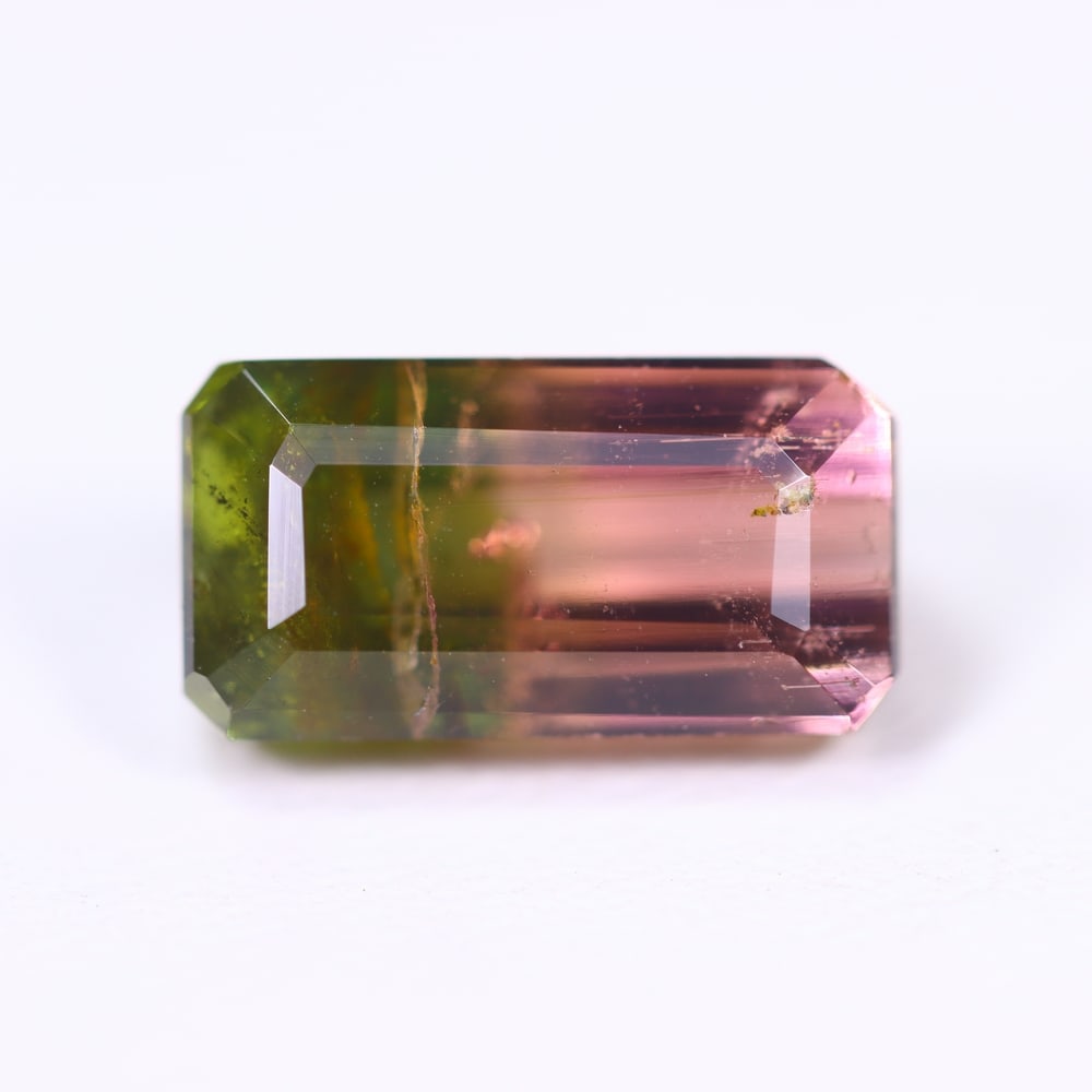 4.59cts Natural Watermelon Tourmaline - Bi-Colour Faceted Cut, 47B: Ksmith Heritage Auctioneers Subject: Natural Tourmaline Origin: Africa Carat Weight: 4.57cts Dimension: 11.5x6.2x6 mm Type: Faceted, Polished