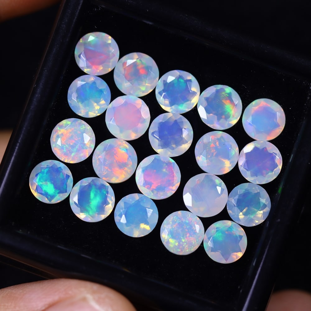 *11.36Ct 20pcs Calibrated 6x6mm Faceted Welo Opal Set - Ethiopian Opal, 533B: Ksmith Heritage Auctioneers Subject: Natural Ethiopian Welo Opal Origin: Ethiopia Carat Weight: 11.36Ct Treatment: Natural Untreated Type: Faceted, Polished