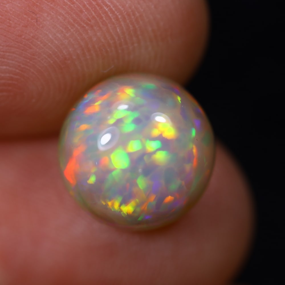 3.77Ct Welo Opal Polished - Ethiopian Opal , 571B: Ksmith Heritage Auctioneers Subject: Natural Ethiopian Welo Opal Origin: Ethiopia Carat Weight: 3.77Ct Dimension: 10.5x10.4x6.6 mm Treatment: Natural Untreated Type: Cabochon,