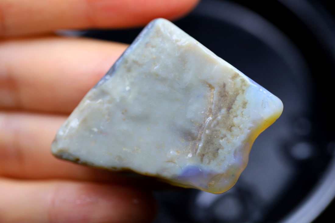 Rare Opal Fossil Lightning Ridge Fossilized Opal 40.40cts 33x5.4MM, 818B: Ksmith Jewels Global Welcome to our auction house, today auction brought to you by Ksmith Jewels Global based in Penang, Malaysia specialize in all kinds of opal and color gemstone both in manufacturi