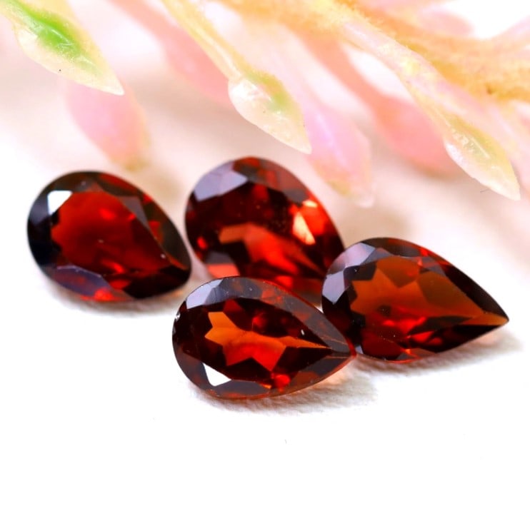 Red Garnet 1.77Ct Natural Pear Cut Red Garnet 3Pcs, 502B: Ksmith Jewels Global Welcome to our auction house, today auction brought to you by Ksmith Jewels Global based in Penang, Malaysia specialize in all kinds of opal and color gemstone both in manufacturi
