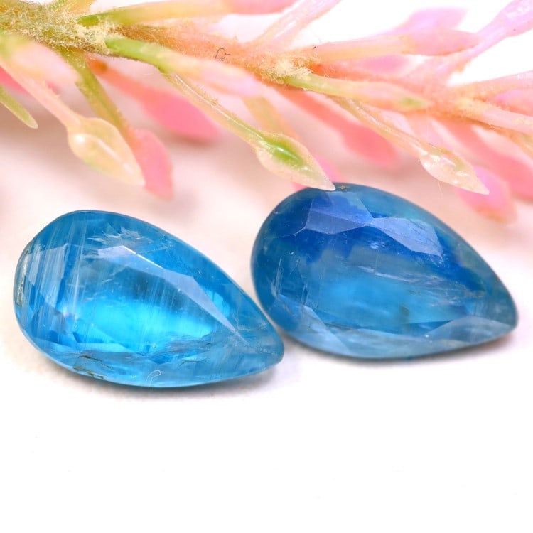 Kyanite 7.60Ct Natural Pear Cut Aqua Kyanite Pair 12.5x7.8x4.7MM, 246B: Ksmith Jewels Global Welcome to our auction house, today auction brought to you by Ksmith Jewels Global based in Penang, Malaysia specialize in all kinds of opal and color gemstone both in manufacturi