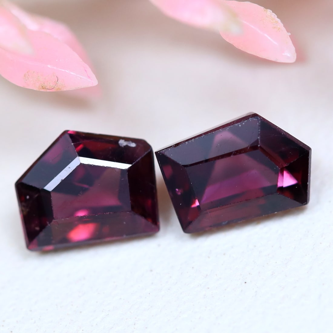 1.41Ct Natural 2PCS.AAA++COLOR SPINEL MOGOK NATURAL GEMSTONE FANCY CUT, 1161A: Ksmith Jewels Global Welcome to our auction house, today auction brought to you by Ksmith Jewels Global based in Penang, Malaysia specialize in all kinds of opal and color gemstone both in manufacturi