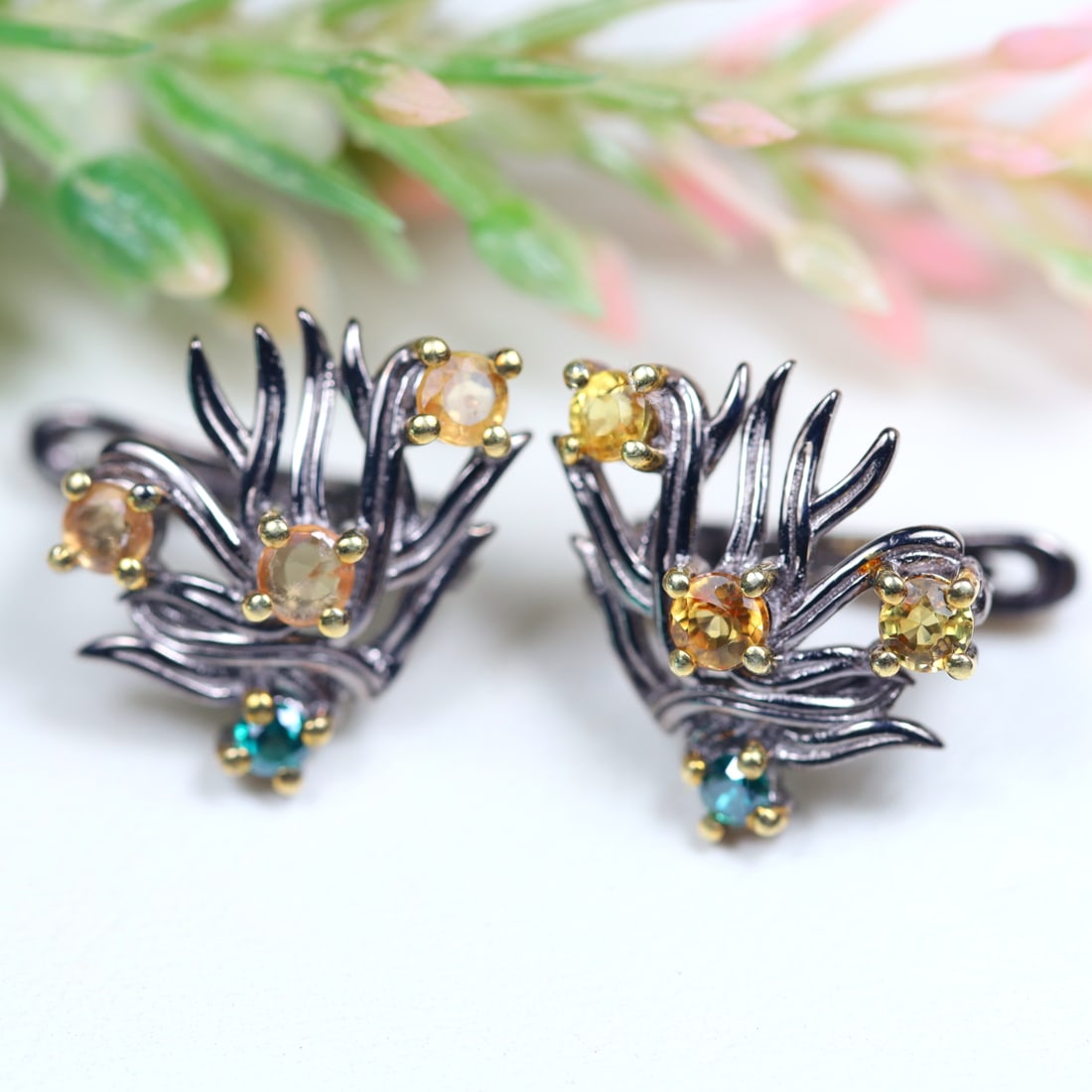 18.54Cts 925 Sterling Silver Yellow Sapphire & Green Topaz Handmade Two Tone Earrings, 804B: Ksmith Jewels Global Welcome to our auction house, today auction brought to you by Ksmith Jewels Global based in Penang, Malaysia specialize in all kinds of opal and color gemstone both in manufacturi