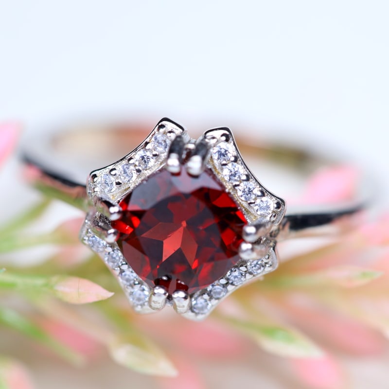 17.59Ct Natural Unheated Red Garnet & Cubic Zirconia Women Ring 925 Silver Size 8, 1154B: Ksmith Jewels Global Welcome to our auction house, today auction brought to you by Ksmith Jewels Global based in Penang, Malaysia specialize in all kinds of opal and color gemstone both in manufacturi