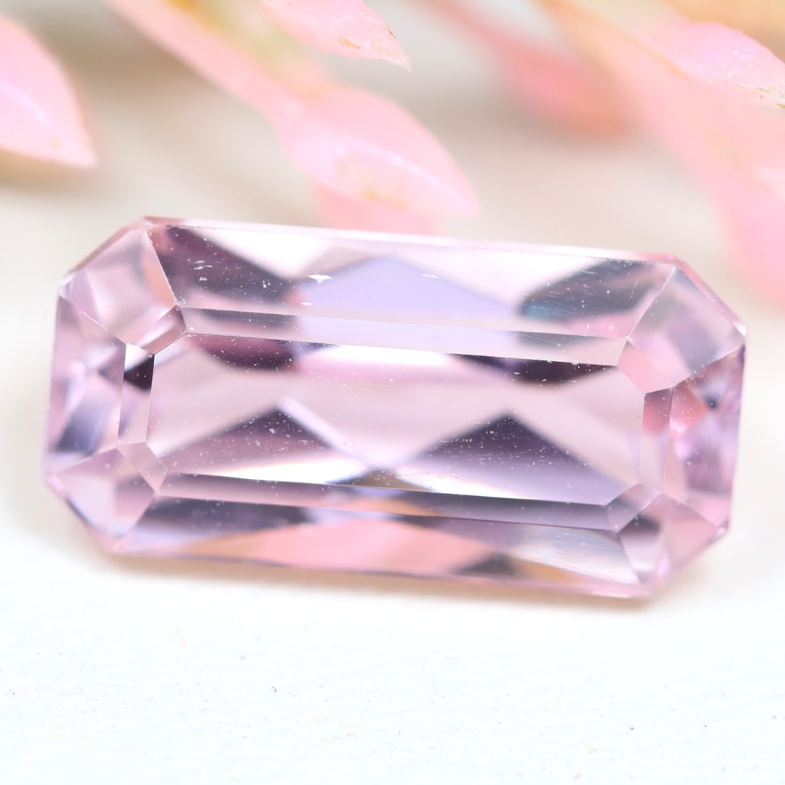 VVS Kunzite 5.35Ct Natural Brazil Pink Kunzite Gemstone, 596B: Ksmith Jewels Global Welcome to our auction house, today auction brought to you by Ksmith Jewels Global based in Penang, Malaysia specialize in all kinds of opal and color gemstone both in manufacturi