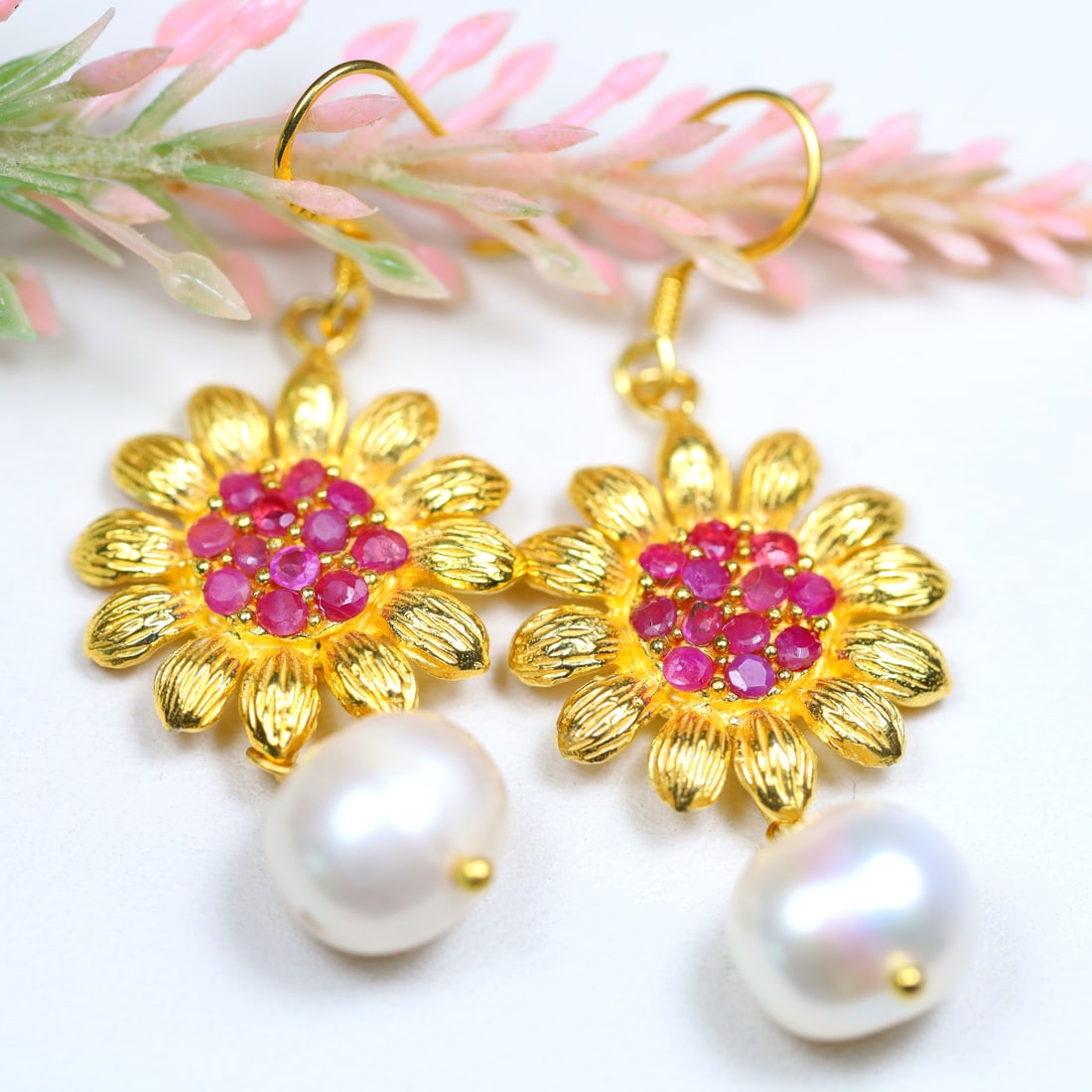 34.19Cts Natural 925 Sterling Silver White Pearl & Red Ruby Earrings 18K Gold Plated, 588B: Ksmith Jewels Global Welcome to our auction house, today auction brought to you by Ksmith Jewels Global based in Penang, Malaysia specialize in all kinds of opal and color gemstone both in manufacturi