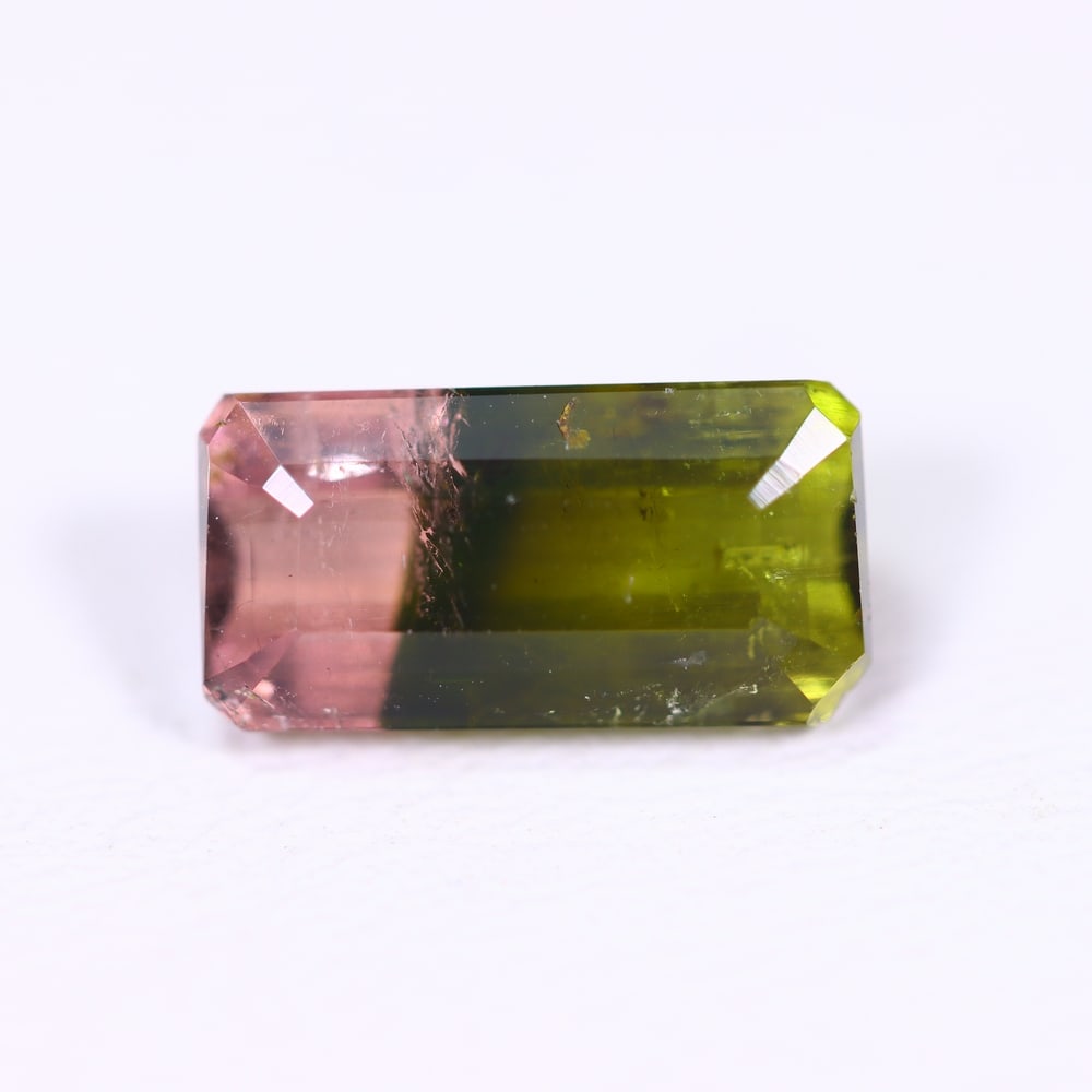 2.38cts Natural Watermelon Tourmaline - Bi-Colour Faceted Cut , 177E: Ksmith Heritage Auctioneers Subject: Natural Tourmaline Origin: Africa Carat Weight: 2.38 cts Dimension: 10.1x5.1x4 mm Type: Faceted, Polished