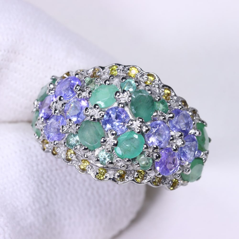 Ring US9 Emerald & Tanzanite - 925 Sterling Silver - Plated 14k White Gold , 497E: Ksmith Heritage Auctioneers Subject: Natural Emerald, Tanzanite, Sapphire Origin: Thailand Carat Weight: 4.98g Dimension: Gemstone 3x4mm Type: Ring