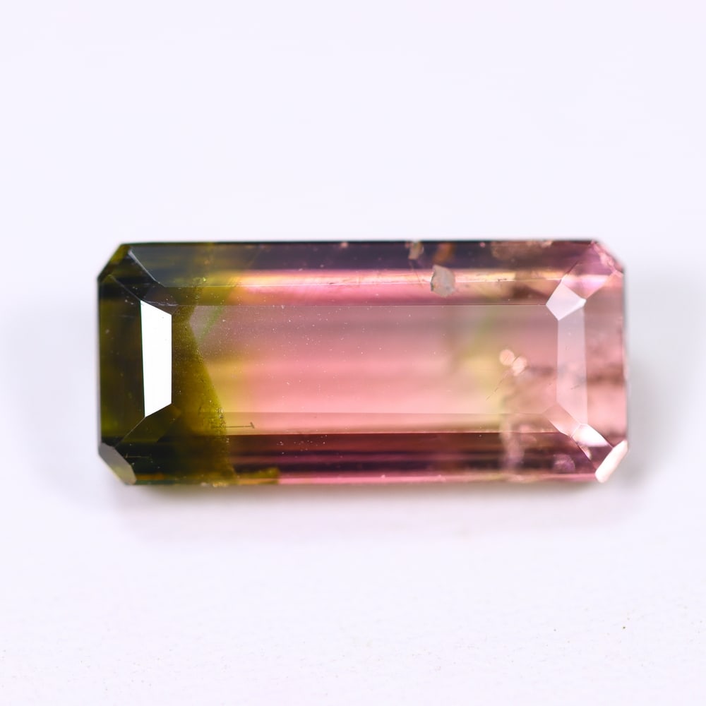 4.67cts Natural Watermelon Tourmaline - Bi-Colour Faceted Cut , 433E: Ksmith Heritage Auctioneers Subject: Natural Tourmaline Origin: Africa Carat Weight: 4.67 cts Dimension: 14x6.4x4.9 mm Type: Faceted, Polished