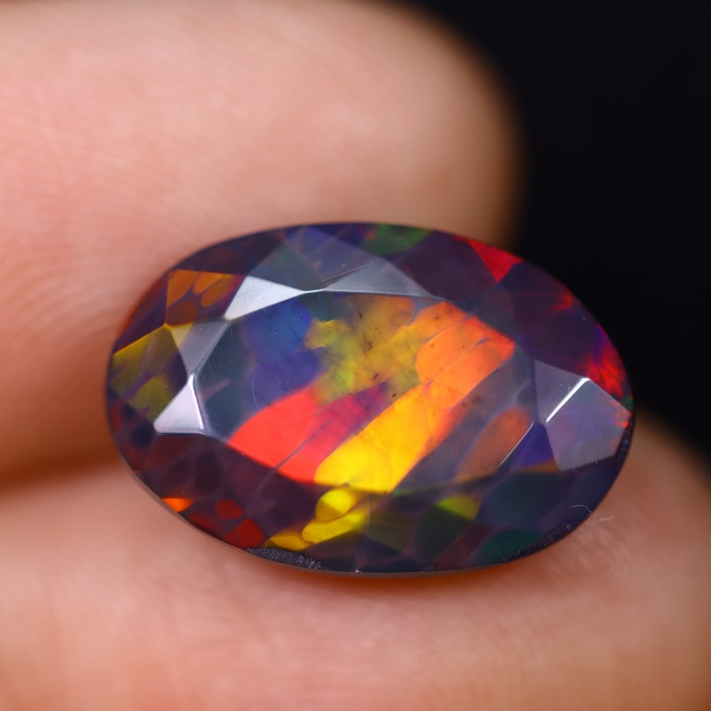 *3.98Ct Smoked Faceted Welo Opal Polished - Ethiopian Opal , 264C: Ksmith Heritage Auctioneers Subject: Natural Ethiopian Welo Opal Origin: Ethiopia Carat Weight: 3.98Ct Dimension: 15.9x10.7x5.8 mm Treatment: Smoked Type: Faceted, Polishe